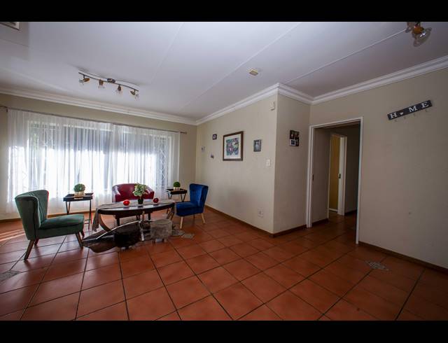 3 BEDROOM FREEHOLD TO LET IN BROMHOF